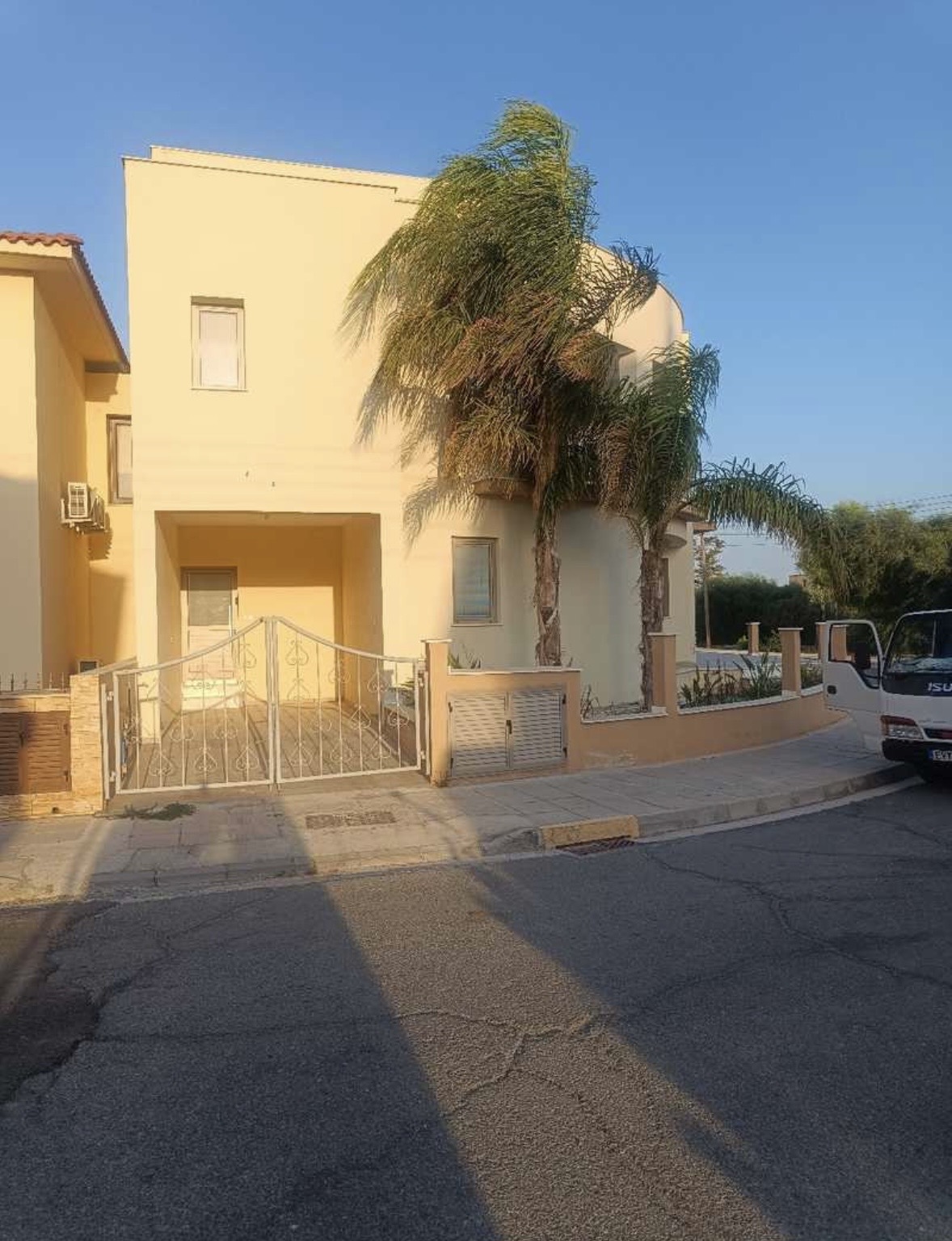 Charming 3-Bedroom Upper floor House for Rent