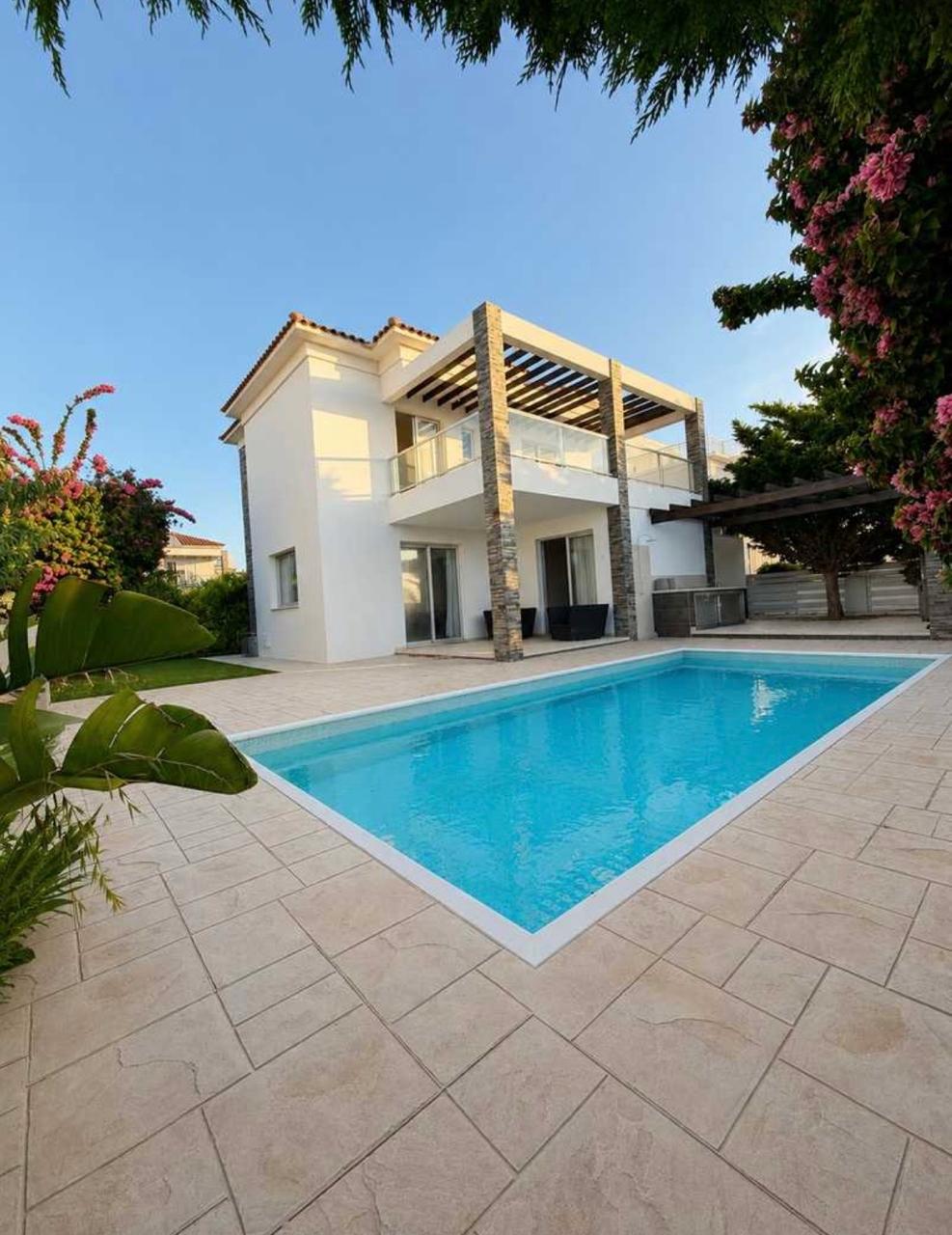 Beautiful 3-Bedroom Villa with Private Pool Near the Beach – Perivolia, Larnaca