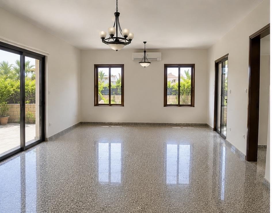 Charming 4-Bedroom Detached Home with Exceptional Potential in Pervolia