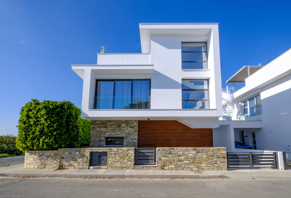 Key ready Four Bedroom link detached house in Dromolaxia