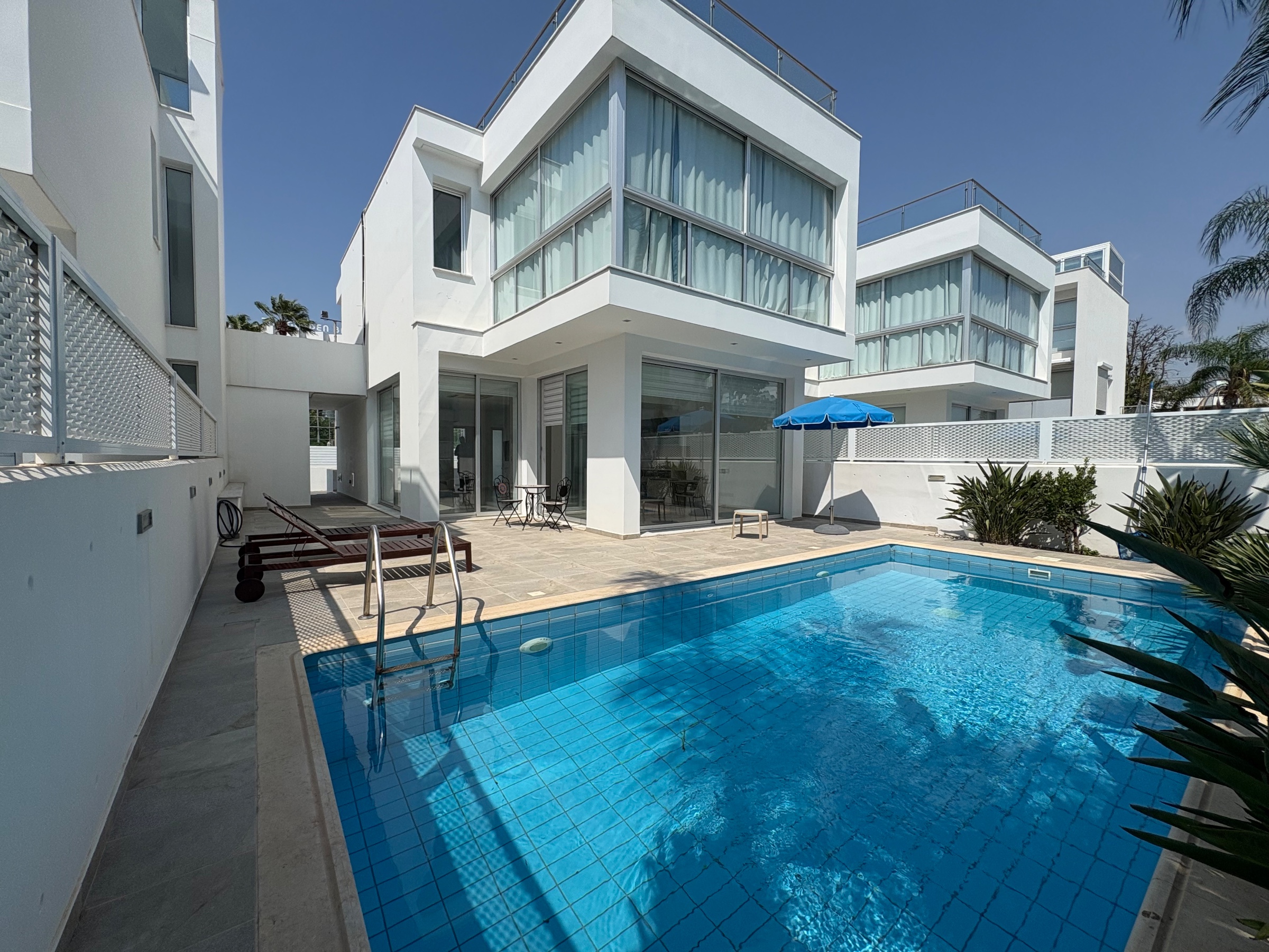 LUXURY THREE-BEDROOM BEACHSIDE VILLA WITH PRIVATE POOL – DHEKELIA ROAD