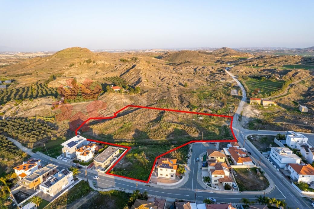 SHARED RESIDENTIAL FIELD IN ANALIONTAS,NICOSIA - Published