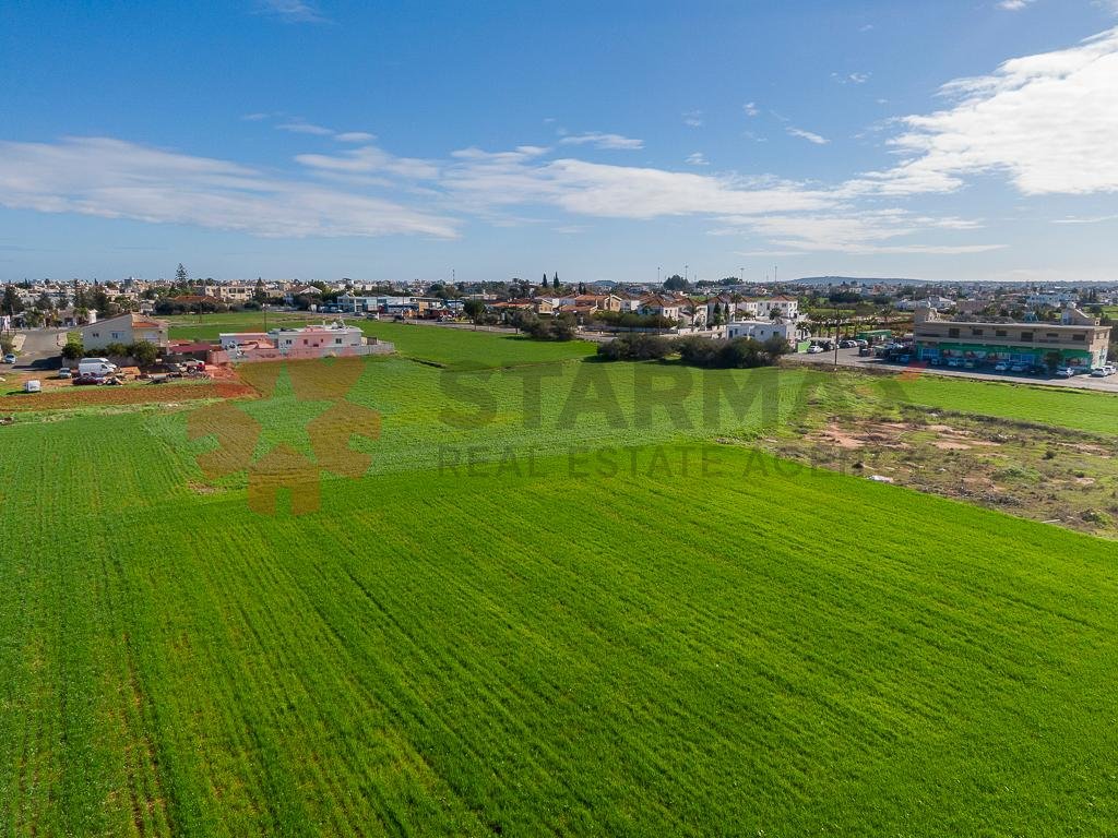 RESIDENTIAL FIELD IN DERYNEIA, FAMAGUSTA - Published