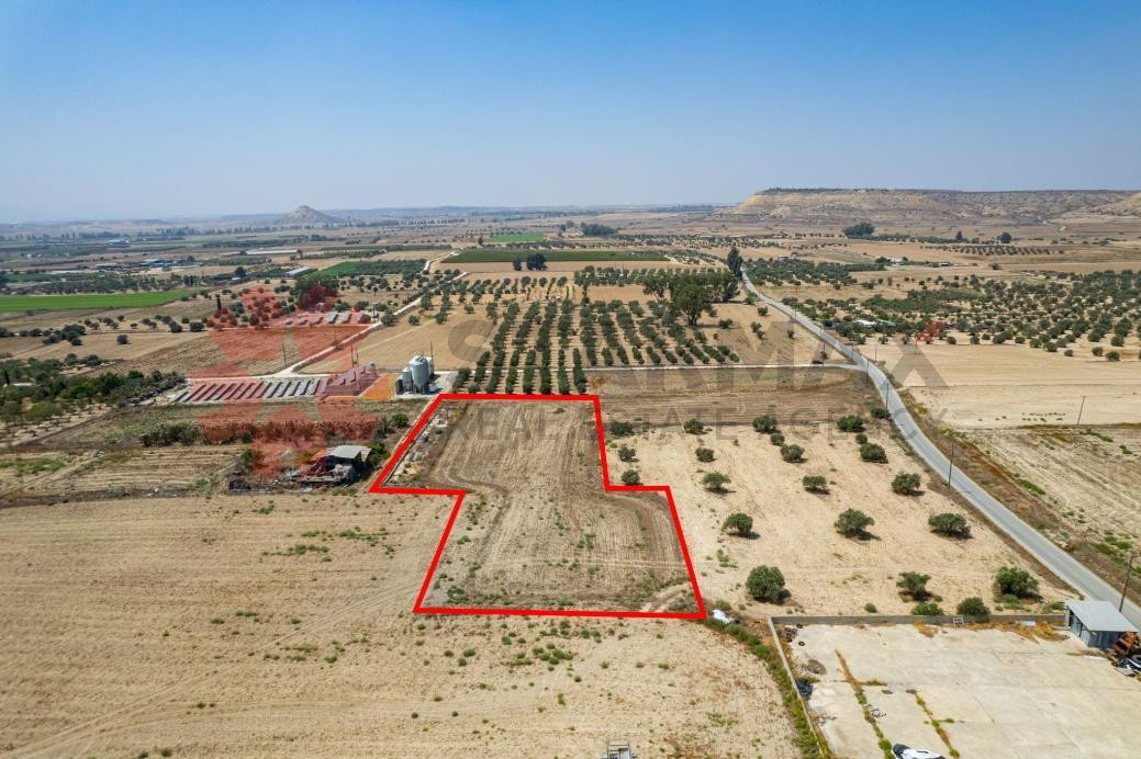 RESIDENTIAL FIELD IN ATHIENOU, LARNACA