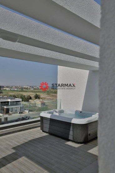 BRAND NEW APARTMENT WITH ROOF GARDEN AND JACCUZZI IN LIVADIA