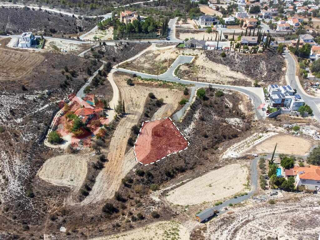 RESIDENTIAL FIELD IN PERA CHORIO, NICOSIA
