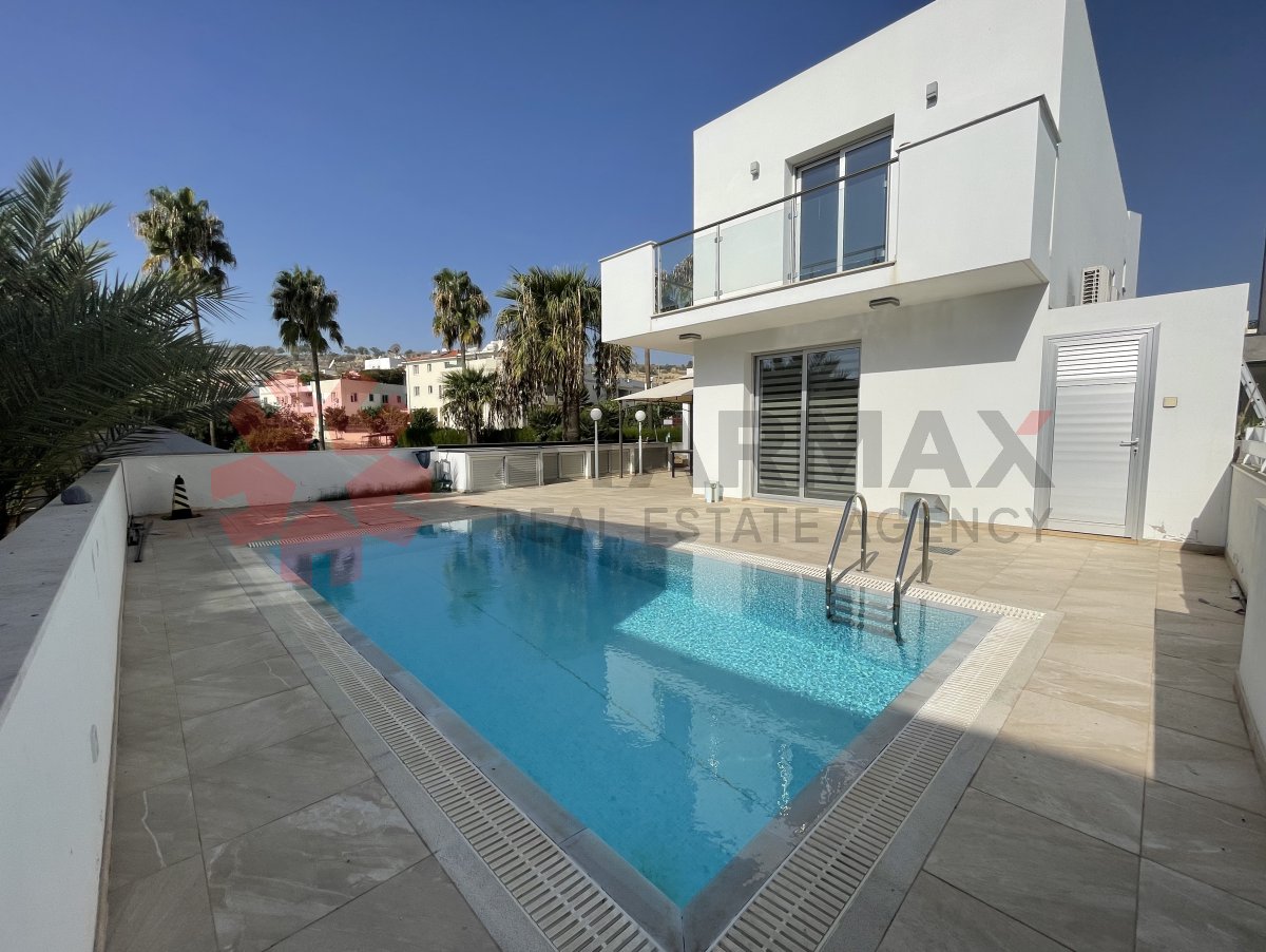 FIVE BEDROOM VILLA IN OROKLINI - PRIVATE POOL
