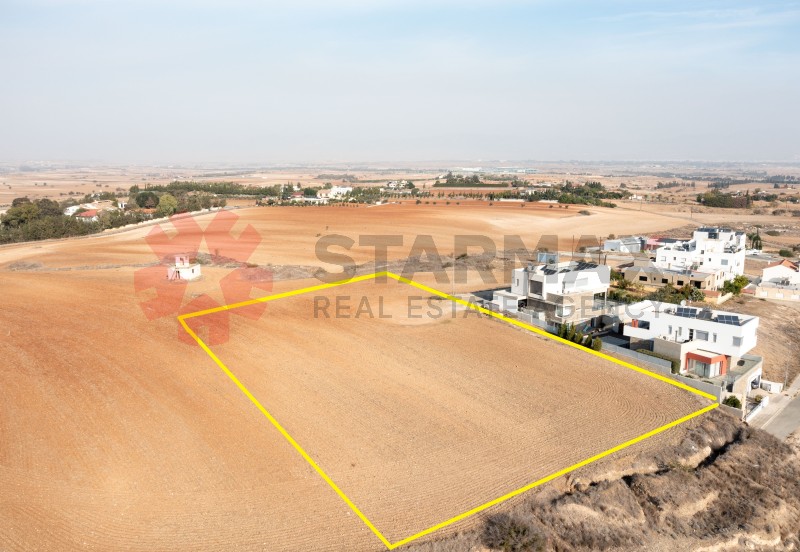 RESIDENTIAL FIELD IN LAKATAMIA, NICOSIA - Published