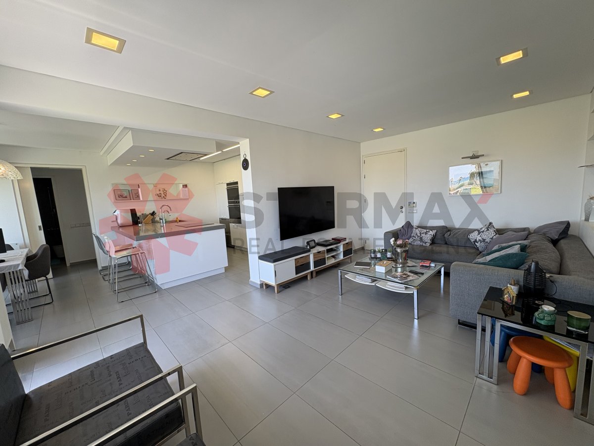 EXCLUSIVE 3 BEDROOM GROUND FLOOR BEACH-FRONT APARTMENT-WALK TO THE SEA - Published