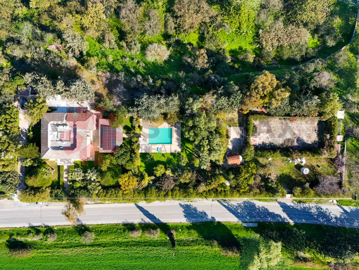 Five Bedroom Mansion For Sale In Pascal Area
