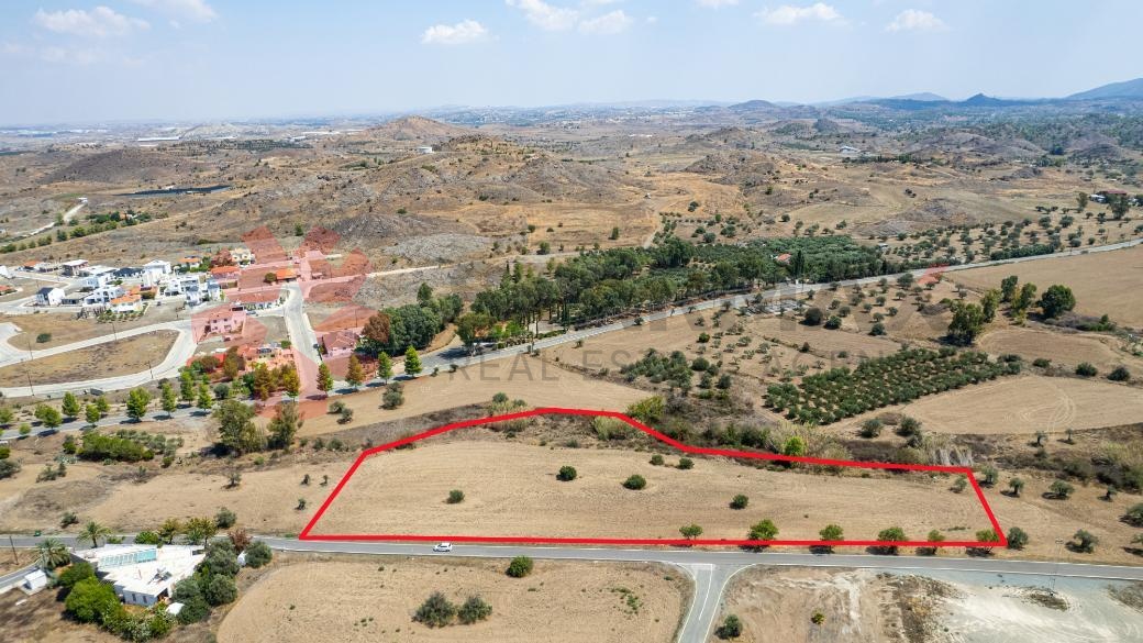 RESIDENTIAL FIELD IN ANALIONTAS,NICOSIA - Published
