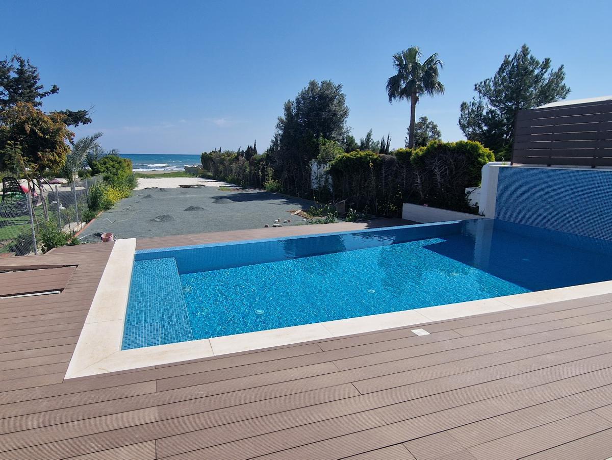 4 Bedroom front line Beach Villa with Private Pool in Pervolia - Published