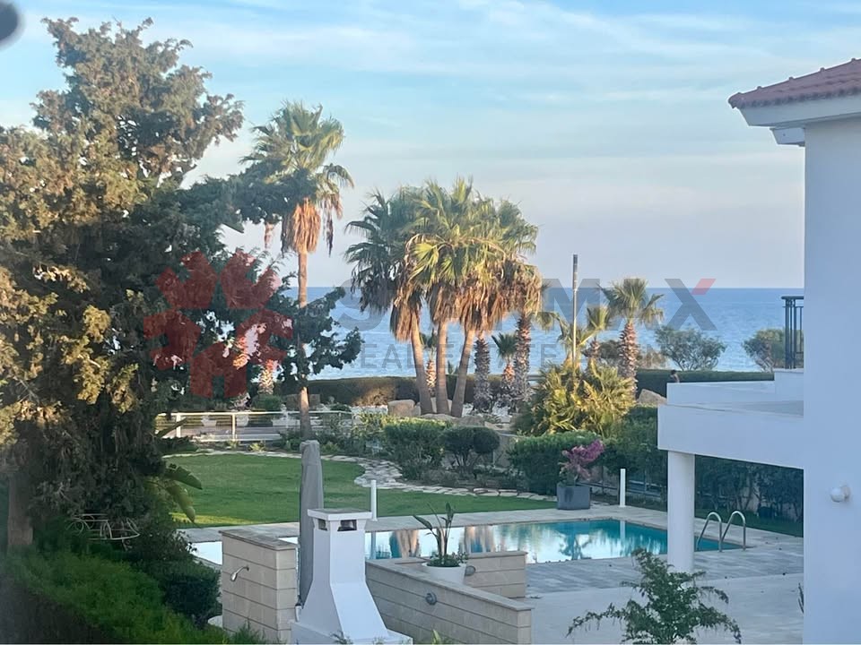 FULLY RENOVATED 3 BEDROOM SEMI-DETACHED HOUSE IN PERVOLIA, JUST A FEW STEPS TO THE SEA - Published