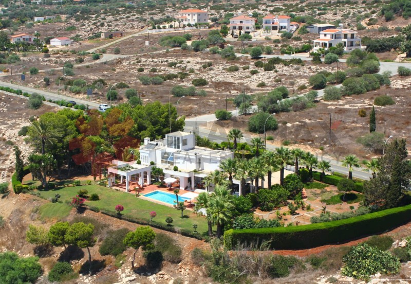 3 BEDROOM VILLA WITH PANORAMIC SEA-VIEW - Published