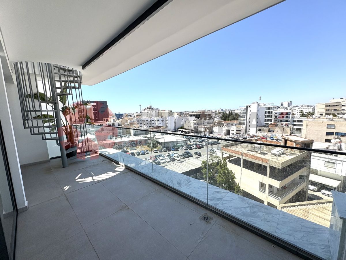 MODERN 2-BEDROOM PENTHOUSE WITH ROOF GARDEN & SEA VIEWS IN CENTRAL LARNACA - Published