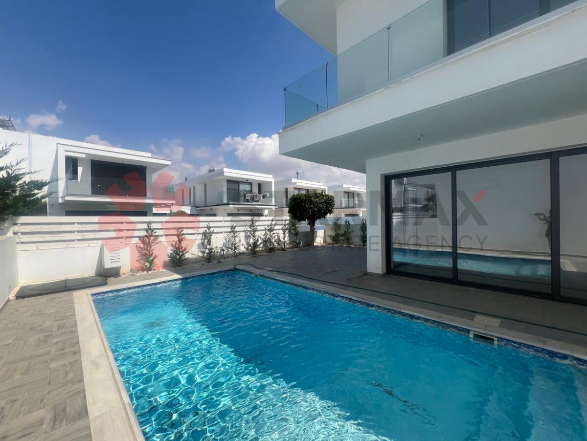 3 BEDROOM VILLA WITH PRIVATE POOL AND ROOF GARDEN NEAR THE BEACH - Published
