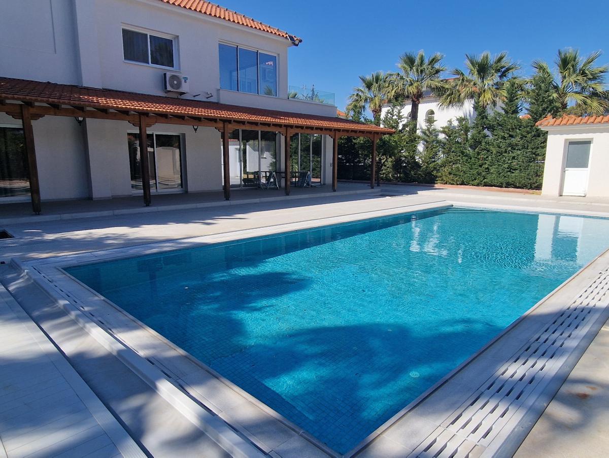 5 Bedroom Villa with Private Pool in Pervolia - Published